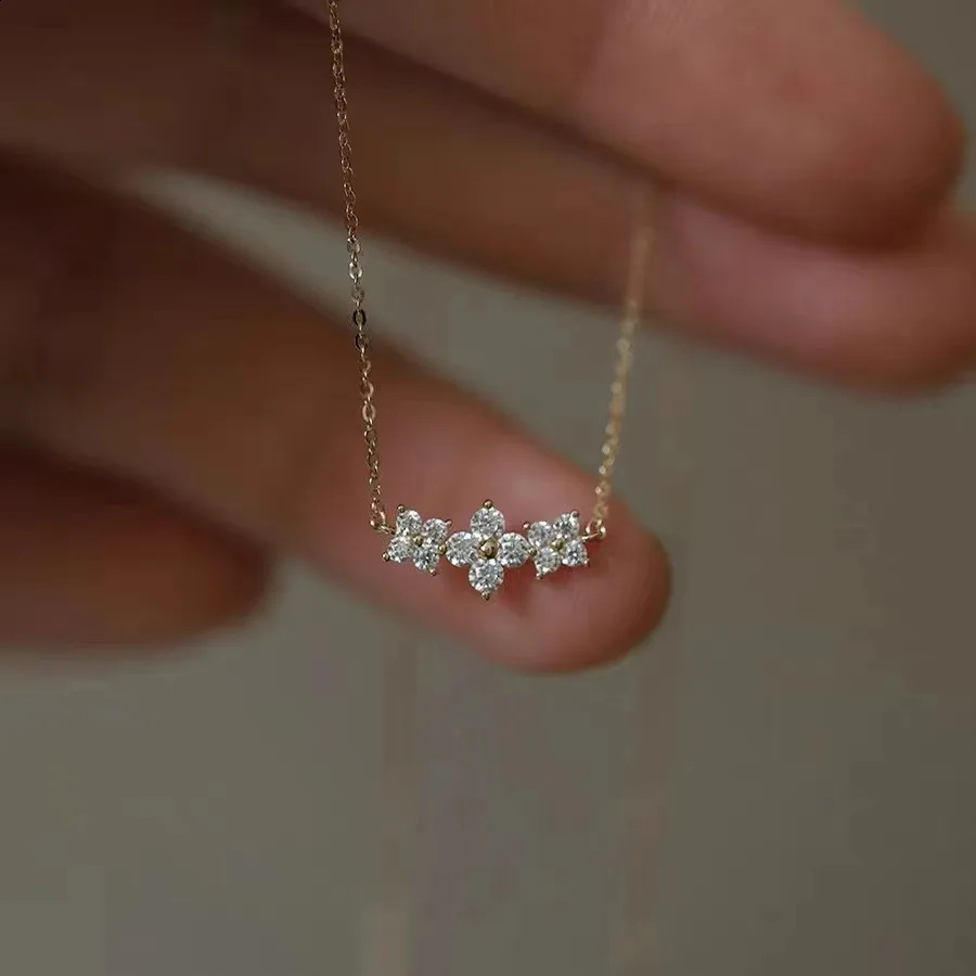 CCFJOYAS Simple INS Three Small Flower 925 Sterling Silver Necklace for Women 18k Gold Plated Mini Zircon Flower clavicle chain 250117