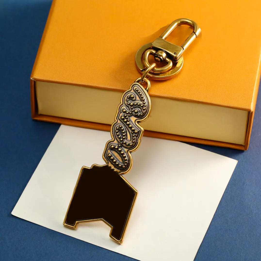 Designer Key Chain Monogram Flower Piesse Chain Bag Pendants Women Couple Circle Twinkling Keychains Luxury Keyring Carabiner Key Buckle Chains