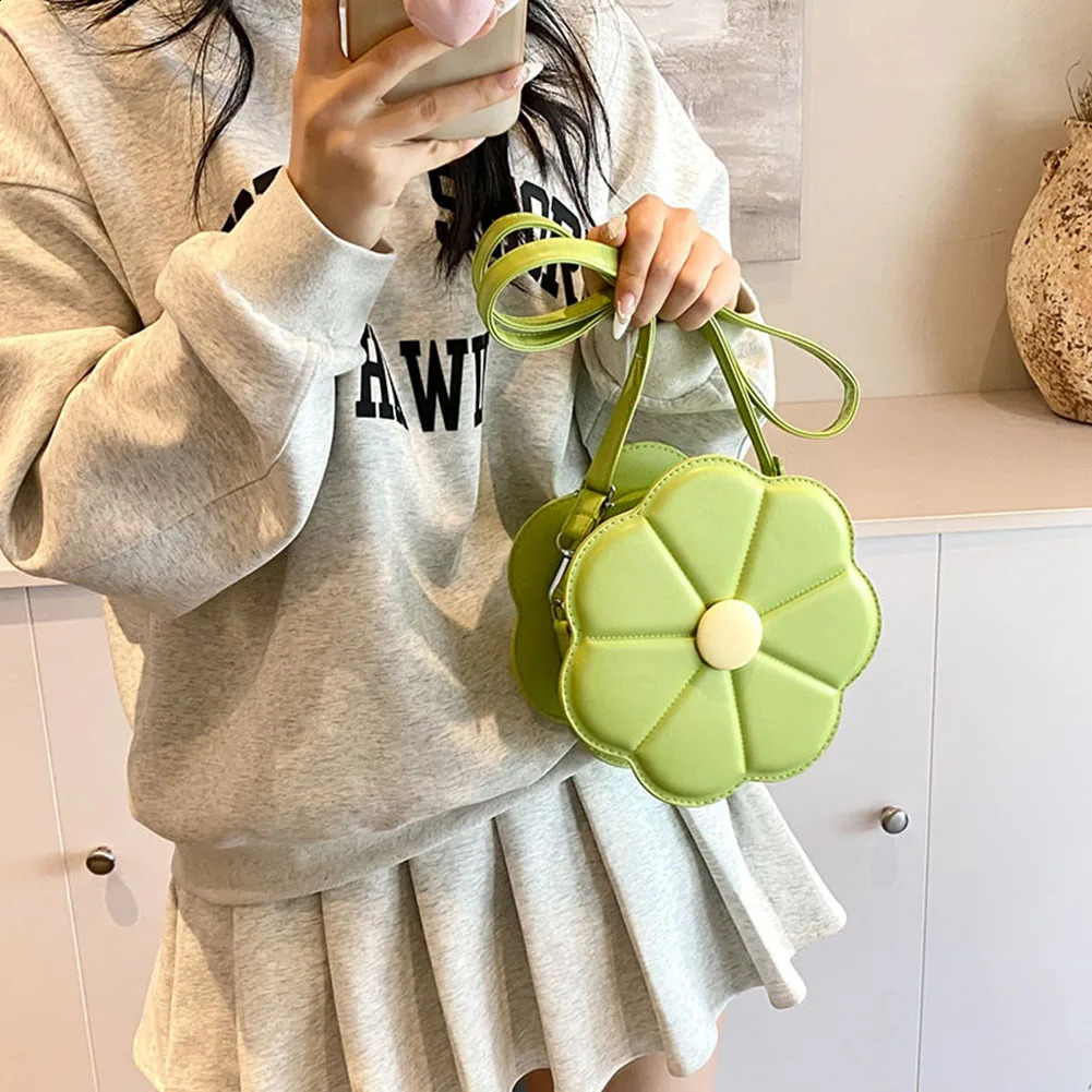 Flower Shaped Trendy Crossbody Bag PU Leather Crossbody Purse Cute with Adjustable Strap for Women and Girls 250113