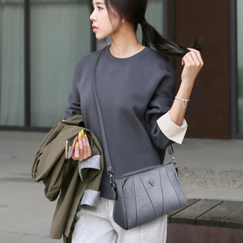Home>Products>High quality soft leather bags>Womens retro handbag 250120