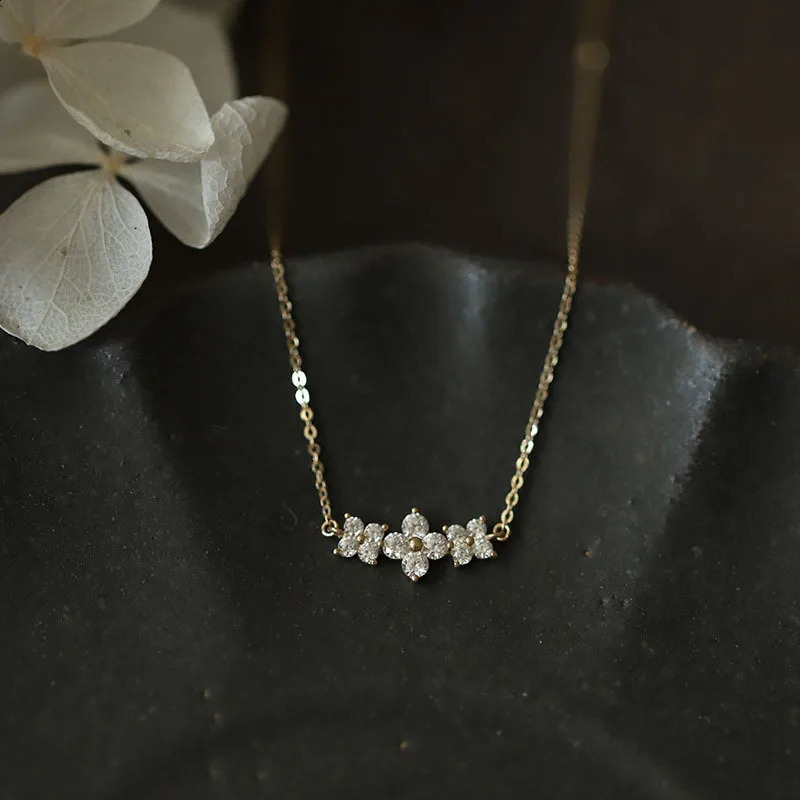 CCFJOYAS Simple INS Three Small Flower 925 Sterling Silver Necklace for Women 18k Gold Plated Mini Zircon Flower clavicle chain 250117