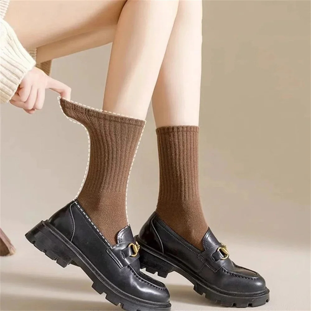 5 Pair /Lot Breathable Women Socks Pack Set White Black Polyester Cotton s Middle Tube Socks Spring Autumn 250121