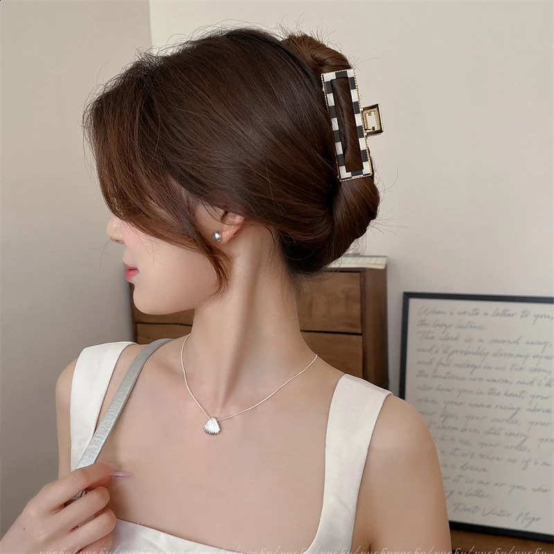 10cmBlack and white checkerboard pattern hair clip large size hair clip temperament Metal hair claw Fashion hair accessories 250120