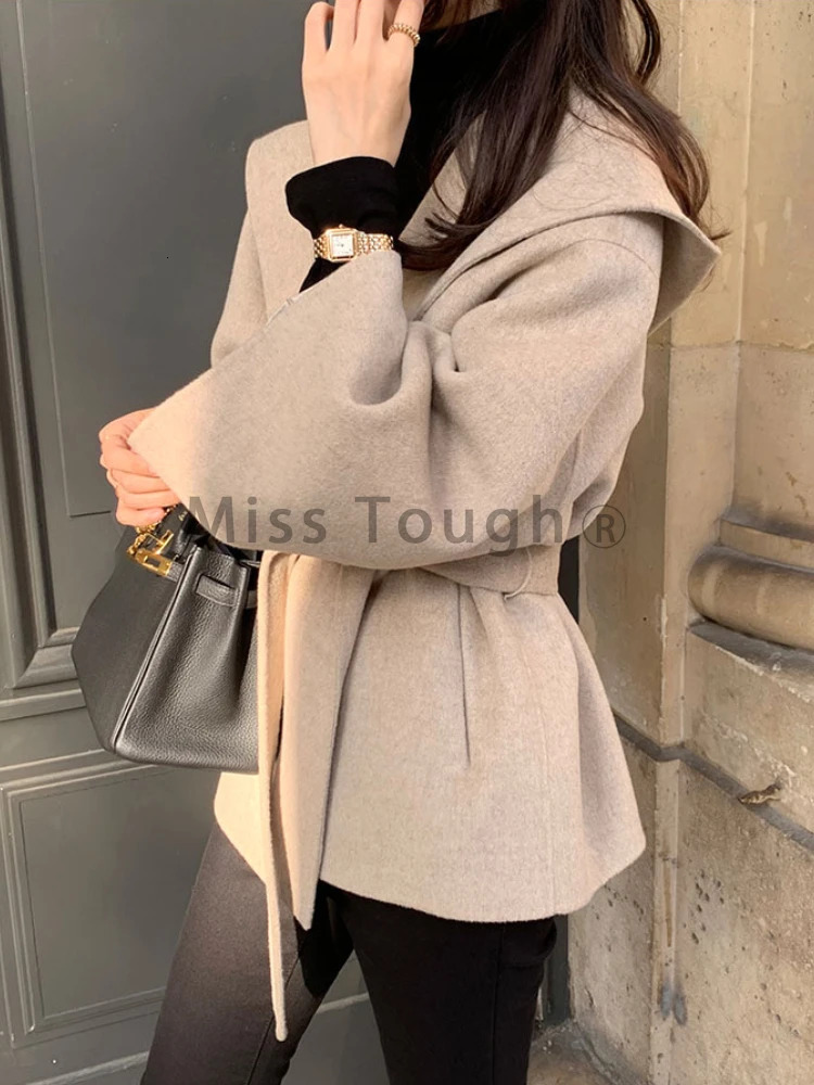 Korea Elegant Design Retro Warm Coat Women French Vintage Hooded Woolen Jacket Tie Haruku Fashion Short Blends Winter 2024