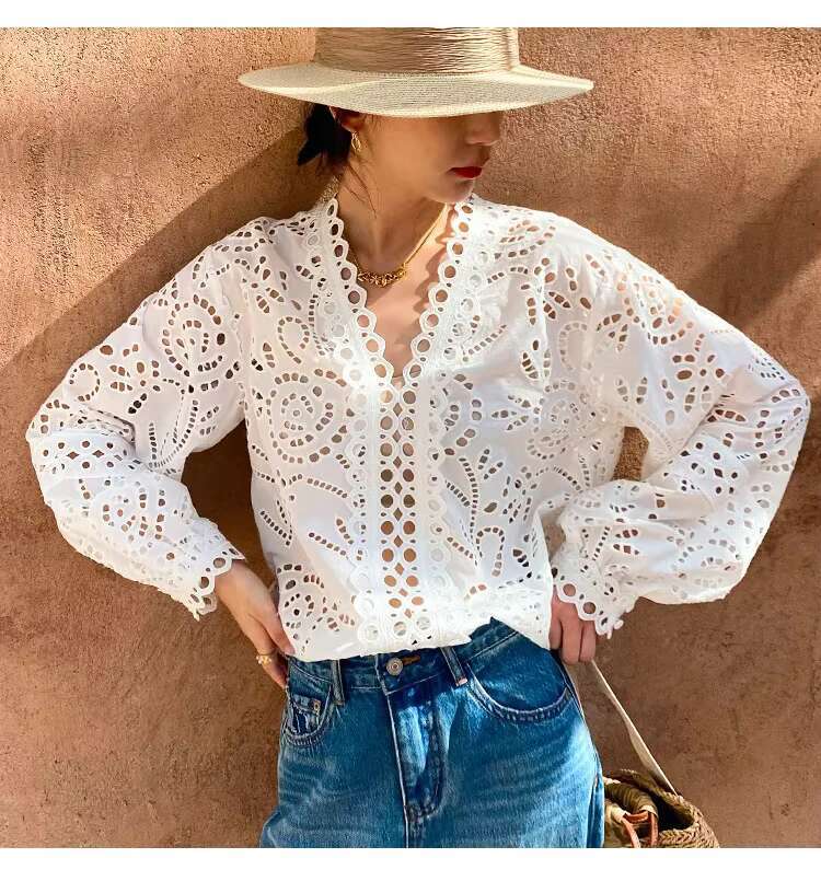 Romantic White V Neck Hollow Out Embroidery T Shirts Femme Casual Hippie Tops Hook Design Elegant Blusas