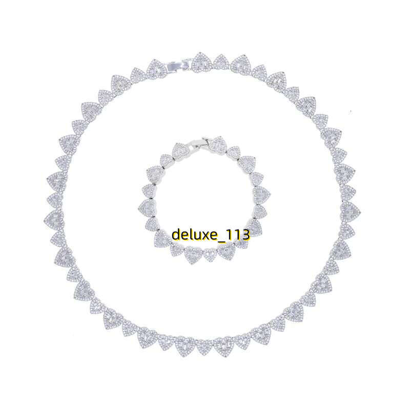 2025 High Quality Bg Cz Heart Necklace Big Small Hearts Interspersed Full Iced Out Moissanite Inlay urious Choker Hip Hop Jewelry