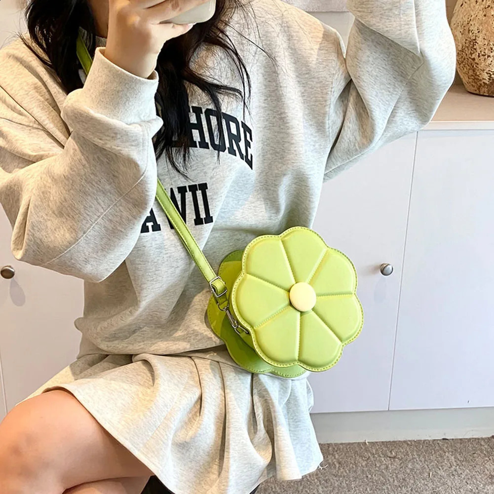 Flower Shaped Trendy Crossbody Bag PU Leather Crossbody Purse Cute with Adjustable Strap for Women and Girls 250113