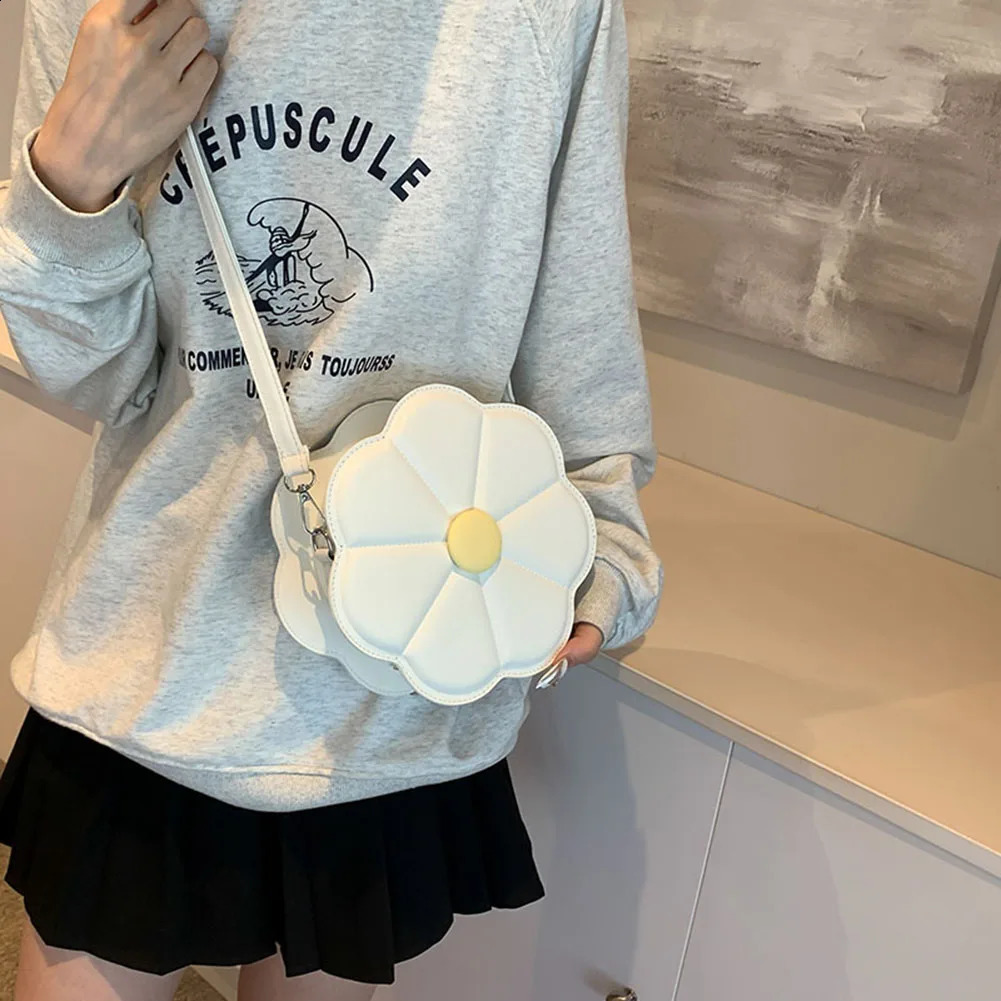 Flower Shaped Trendy Crossbody Bag PU Leather Crossbody Purse Cute with Adjustable Strap for Women and Girls 250113