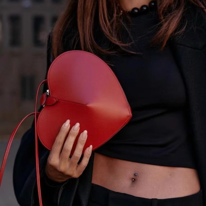 2024 New Peach Heart Shaped High Texture Coeur Love Genuine Leather Cross Shoulder Bag Trendy