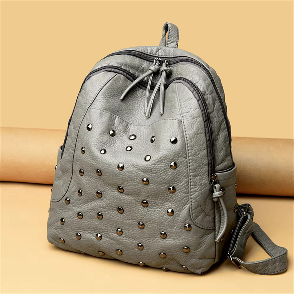 Vintage Women 'S Rivets Backpack Quality Soft Leather Leisure Travel Large Capacity School Bags For Teenage Girls Black Mochilas