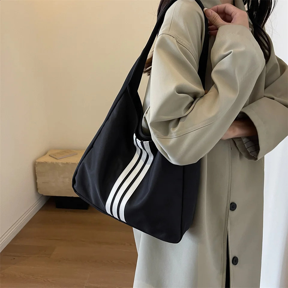 Womens Leisure Oxford Shoulder Bags Light Ladies Simplicity Handbags Bags Large-capacity Female Versatile Commute Crossbody Bag 250120