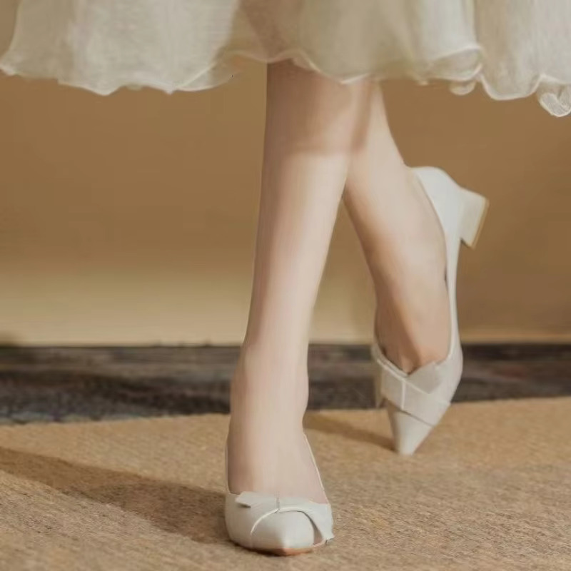 Ladies Pumps With Bow Women's Shoes Square Heels White Leather Casual Footwear Quick Delivery Stylish High Quality Young