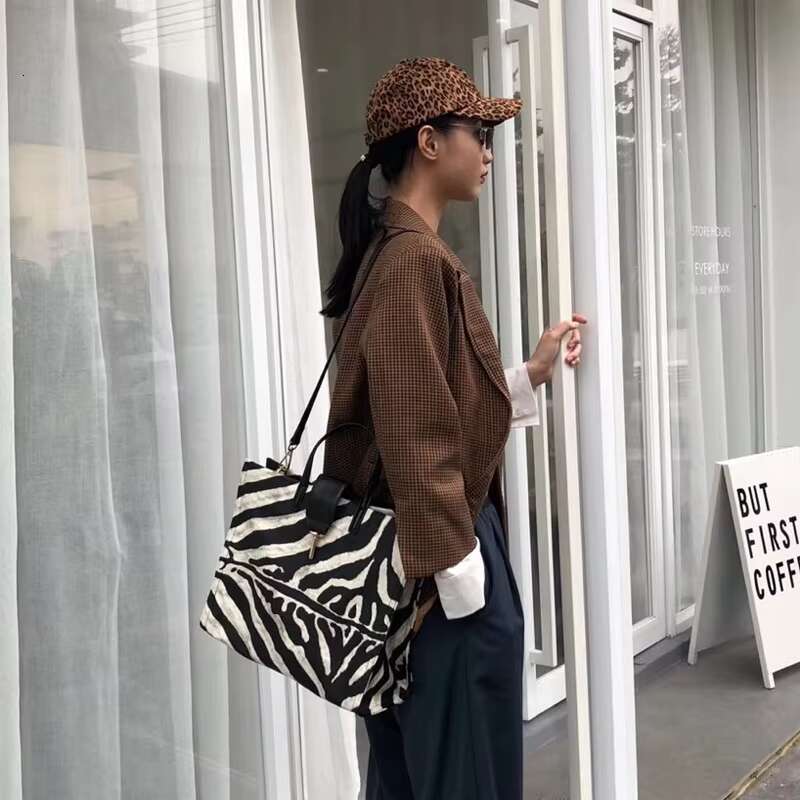 Fashion Zebra Pattern Handbags Big Women Tote High Quality Leather Casual Female Shoulder Bags Large Capacity Messenger Bag