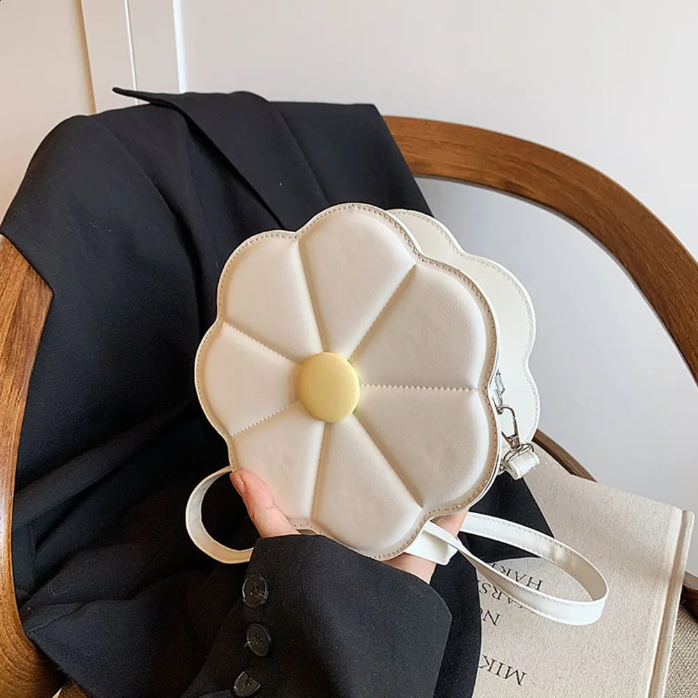 Flower Shaped Trendy Crossbody Bag PU Leather Crossbody Purse Cute with Adjustable Strap for Women and Girls 250113