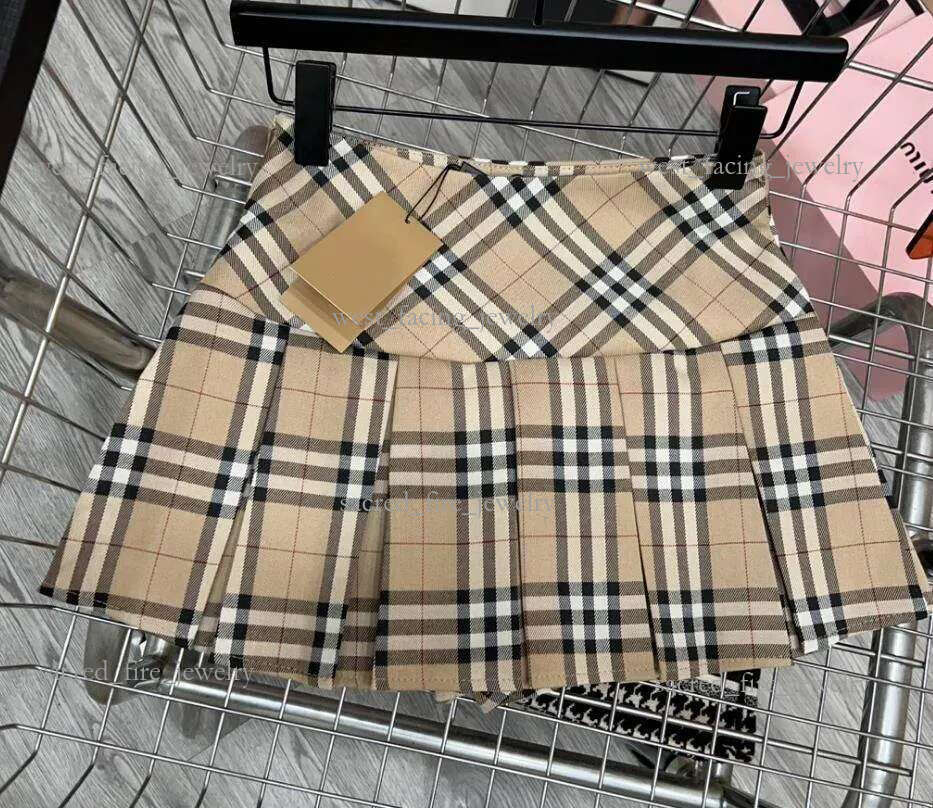 Burburrys Short Check Beach Pants Designer Women's Skirt Plaid Designer Short Skirt Women's Half Skirt Sexy Khaki Color Dress Design Women's Shorts 502