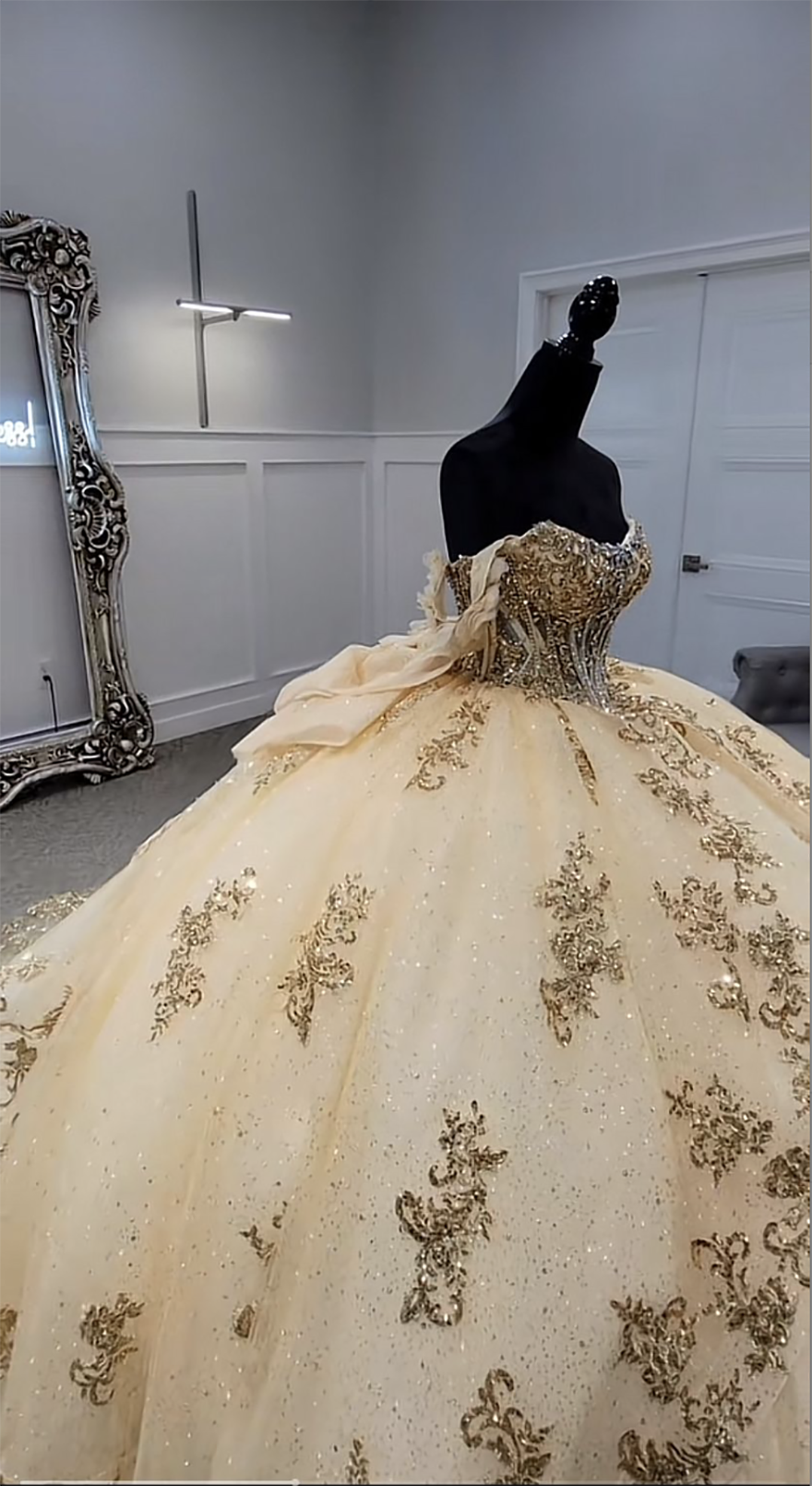 Champagne Off The Shoulder Ruffles Ball Gown Quinceanera Dresses Sequined Lace Beading Crystal Corset Vestidos De 15 Anos