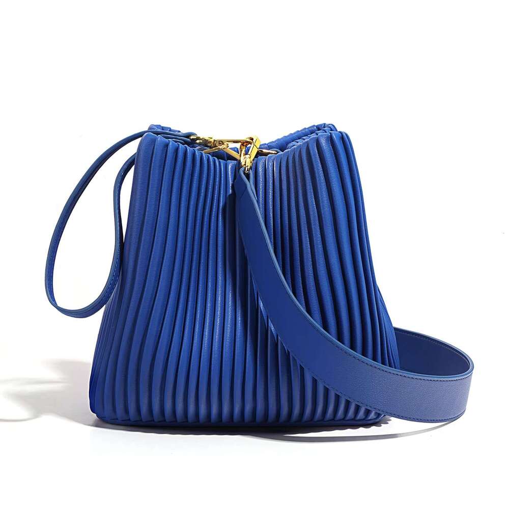 2024 Bucket Bag Pleated Cowhide Large Capacity Commuter Leather Shoulder Crossspan Handbag