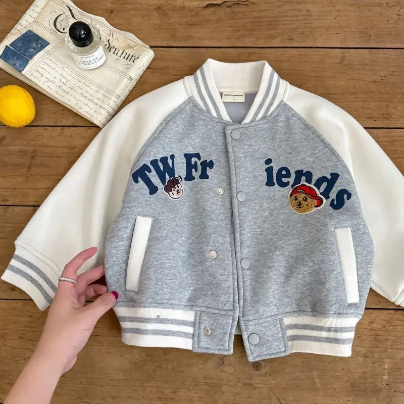 Autumn Spring Infant Baby Boy Baseball Uniform Loose Letter Bear Embroidery Little Jacket Cotton Spliced Sleeve Kid Coat 250117