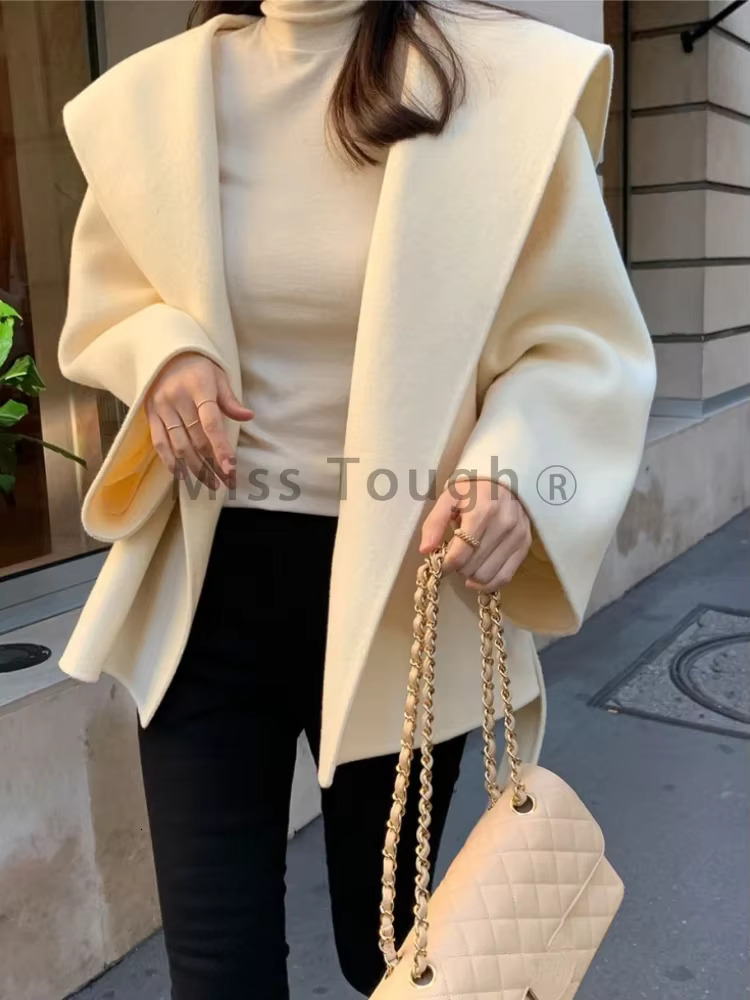 Korea Elegant Design Retro Warm Coat Women French Vintage Hooded Woolen Jacket Tie Haruku Fashion Short Blends Winter 2024