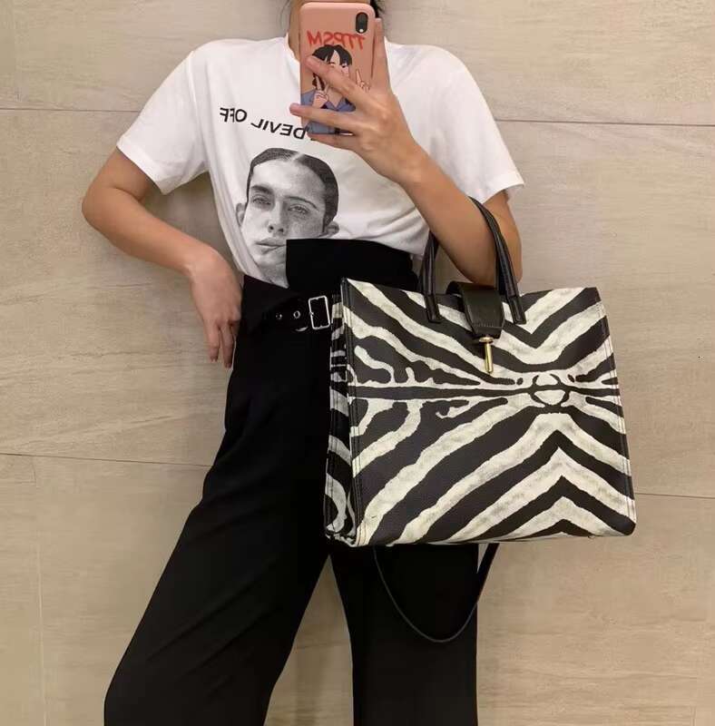 Fashion Zebra Pattern Handbags Big Women Tote High Quality Leather Casual Female Shoulder Bags Large Capacity Messenger Bag