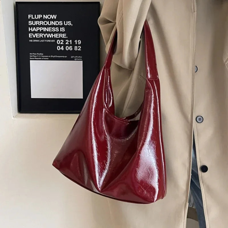 Large Capacity Red Bag For Women 2025 Retro Texture Single Shoulder Tote Bags Fashion Versatile Casual Ladies Handbags 250122