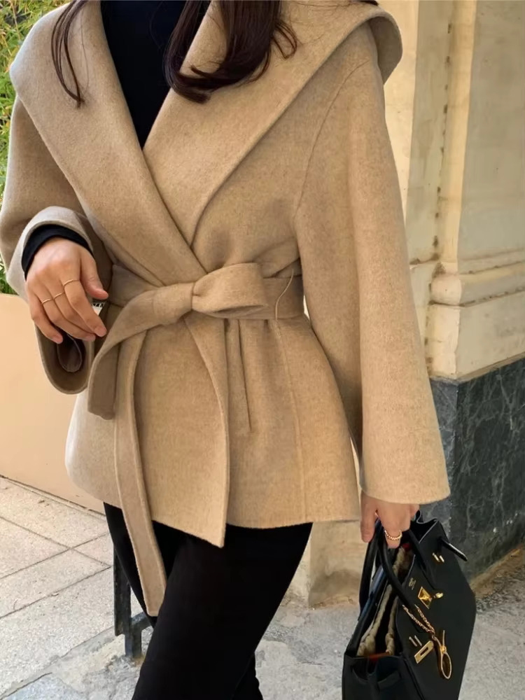 Korea Elegant Design Retro Warm Coat Women French Vintage Hooded Woolen Jacket Tie Haruku Fashion Short Blends Winter 2024