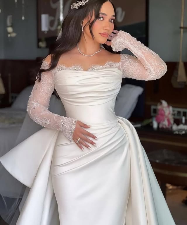 Arabic Dubai Off The Shoulder Mermaid Wedding Dresses Long Sleeves Princess Lace Bridal Gowns Pleat Plus Size Wedding Gowns for Brides Vestidos de noi