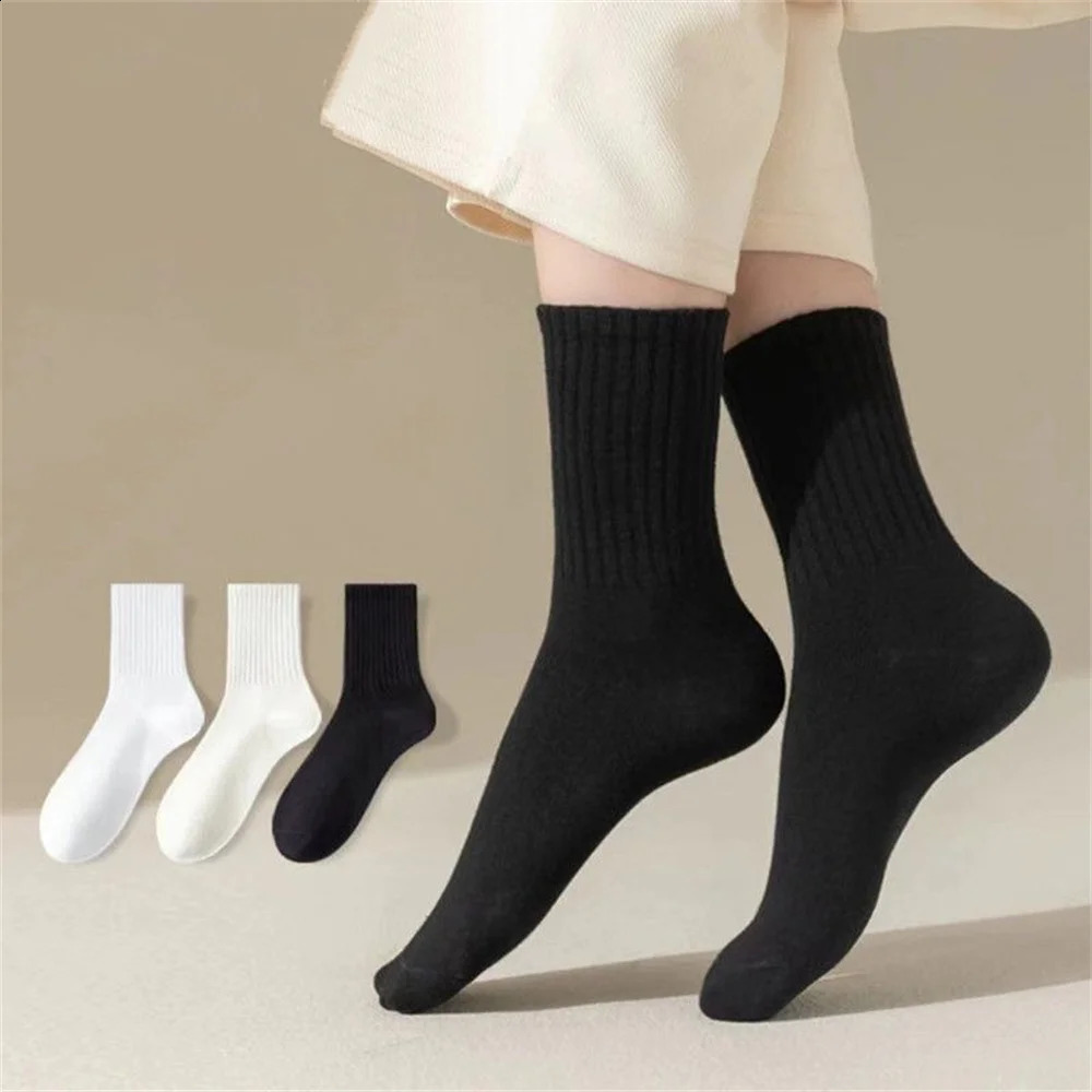 5 Pair /Lot Breathable Women Socks Pack Set White Black Polyester Cotton s Middle Tube Socks Spring Autumn 250121