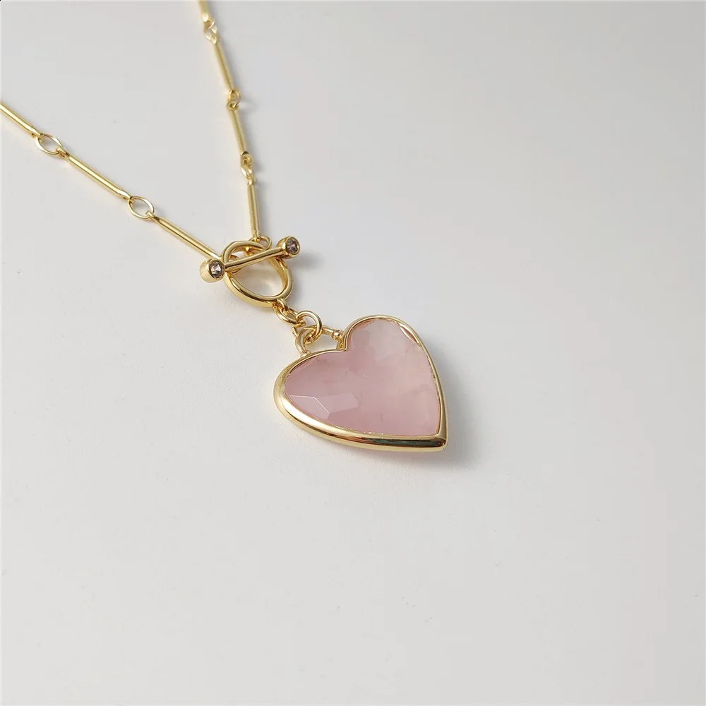 FUWO Wholesale Natural Rose Quartzs NecklaceLove Heart Shaped Pink Crystal With 17 Golden Stick OT Chain Jewelry 5Pcs NC478 250117