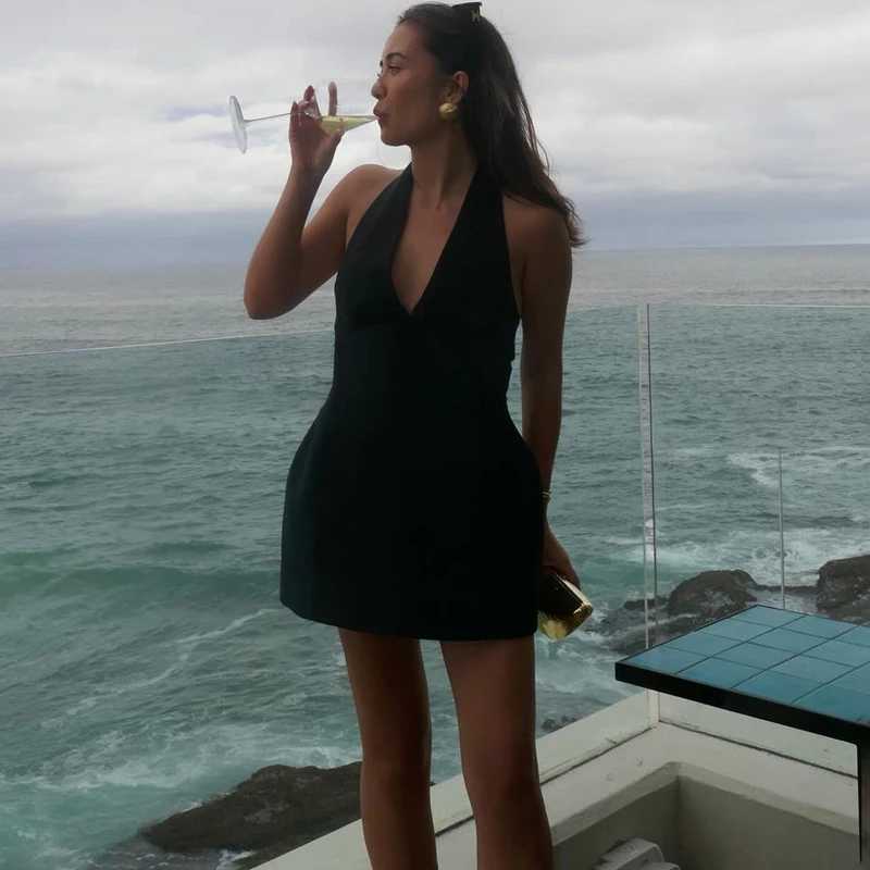 Fashion V-Neck Slim Mini Dress Fe Patchwork Strapless Sexy Backless Summer 2024 Halter High Waist Solid Bodycon DressXJ250115