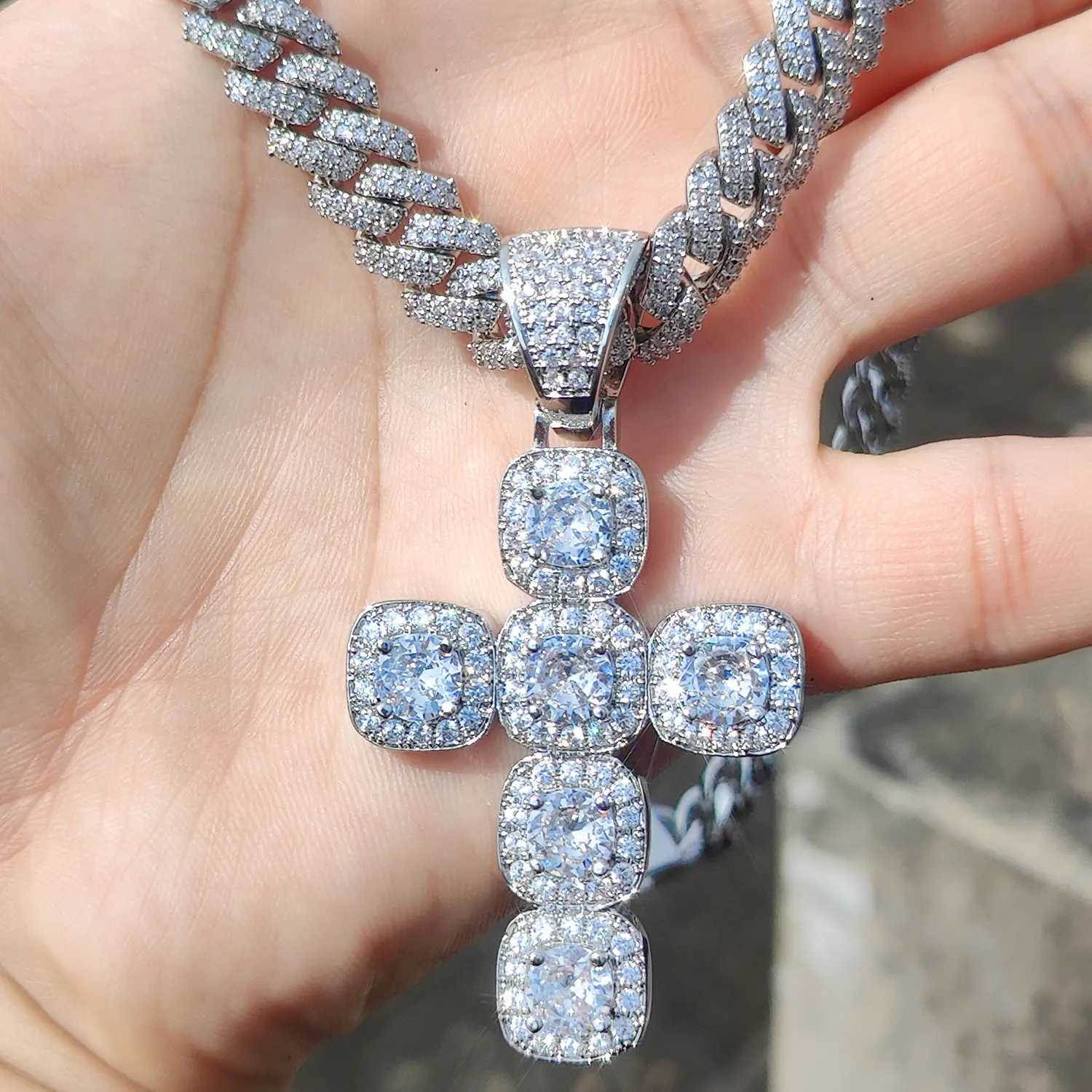 d Out Diamond Jesus Cross Necklace Cluster Tennis Chain Cross Pendant Religious Faith Hip-Hop Jewelry Gift for Men WomenXJ250114