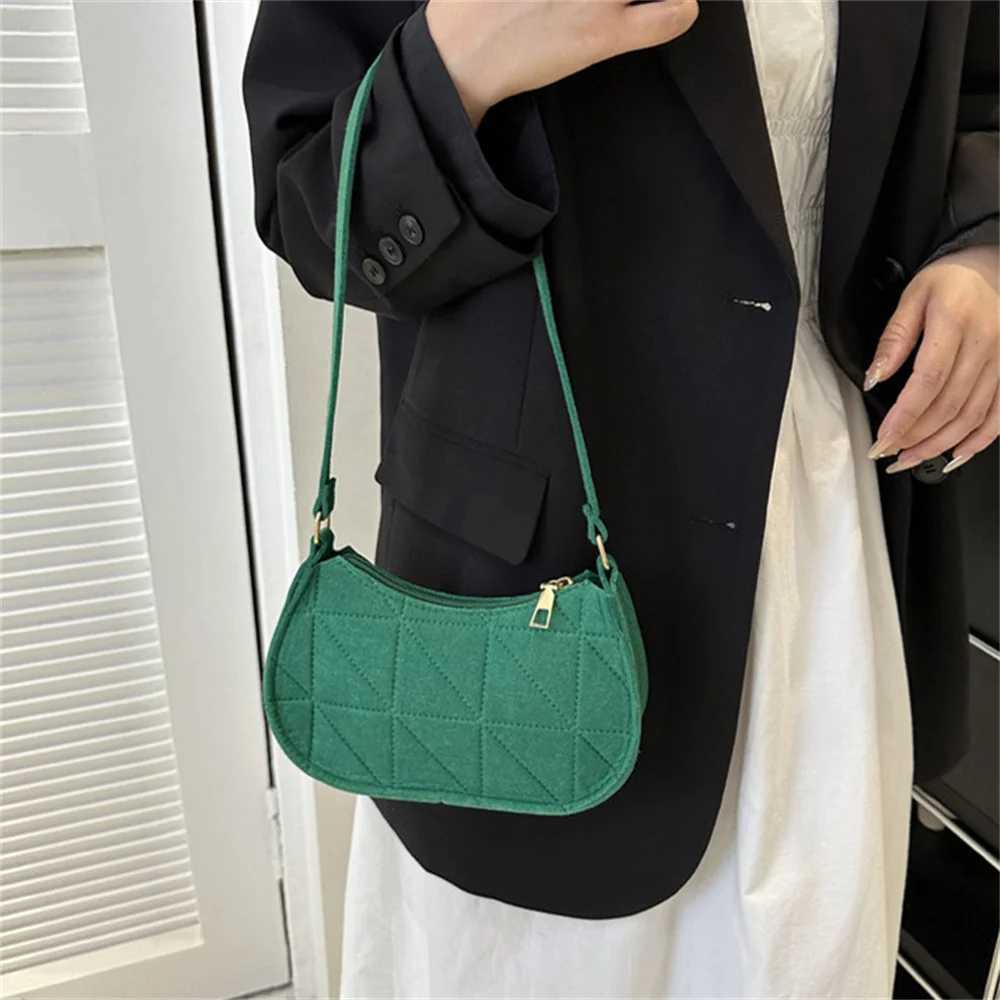 Trendy Felt Shoulder Bags For Women WomenS Subaxillary Bag Design Advanced Texture Armpit Handbags Purses Crescent Saddle BagXJ250121