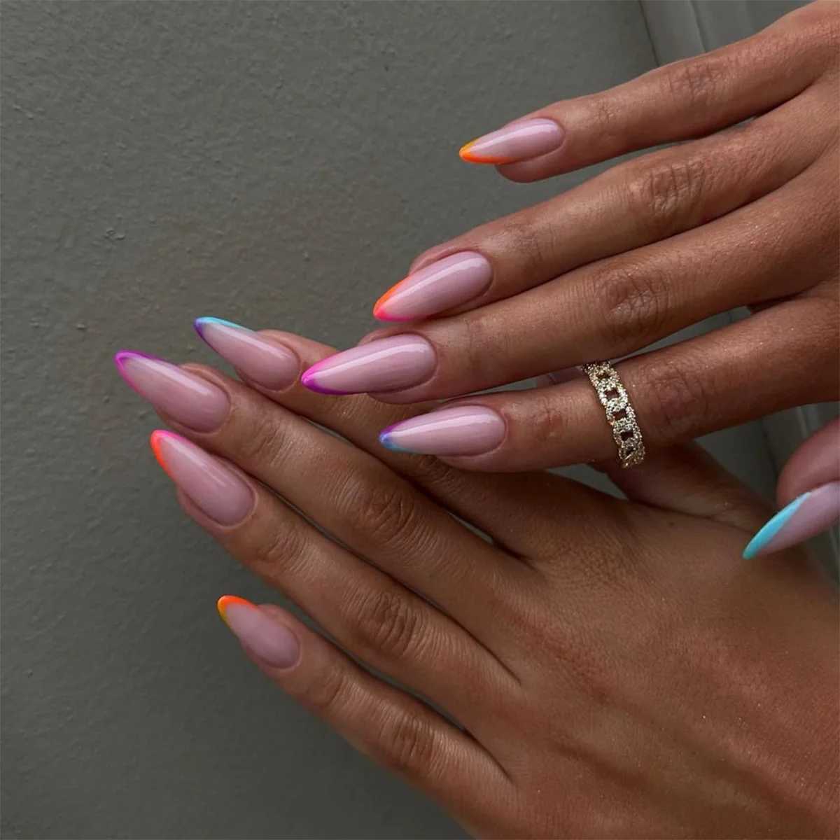 24 pieces of almond shaped fake nails with white edge design suitable for use with French press on fake nailsW250120