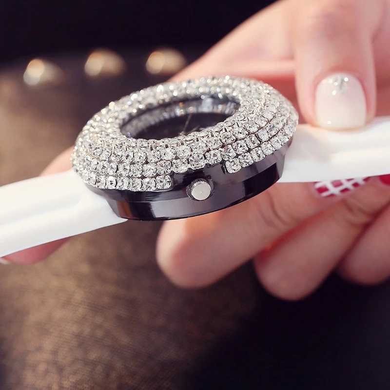 Light Luxury Wen Watch Circle Crystal Black Dial Big Diamond Ladies Wrist Watches Fem Silicone Strap Rhinestone Clock X250203