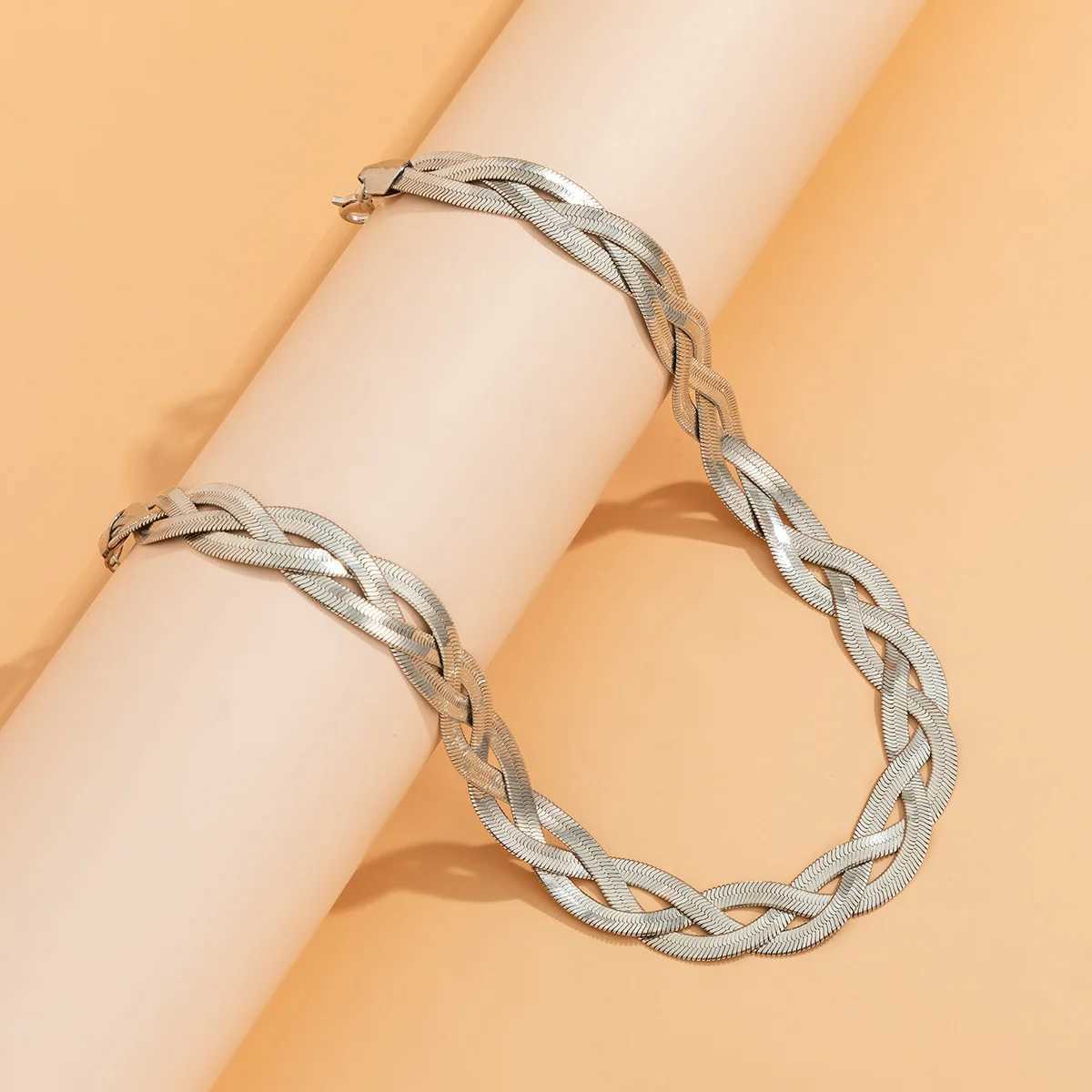 Boho Simple Twist Snake Chain Clavicle Necklace Womens Retro 2021 Fashion Metal Charm Color Necklaces Girl Jewelry Couple GiftXJ250121
