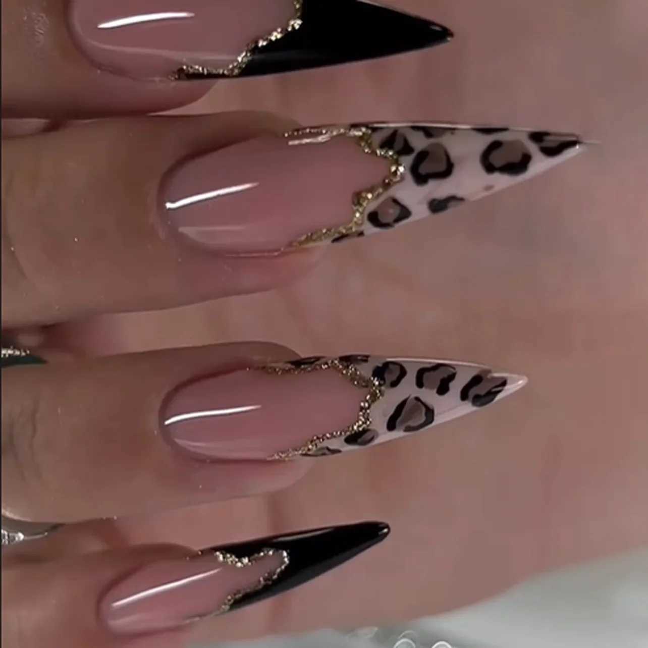 24 pieces Leopard Print almond fake nail press with mini acrylic fake nails retro sweet and cool design French nail pressW250120
