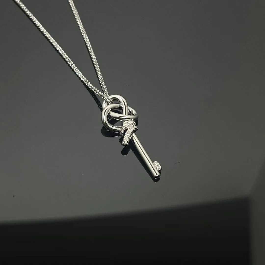 Female French Diamond Set Rose Gold Rope Knot Key Necklace 2024 New European and American Classic Retro Trend 925 Pure SilverXJ250114