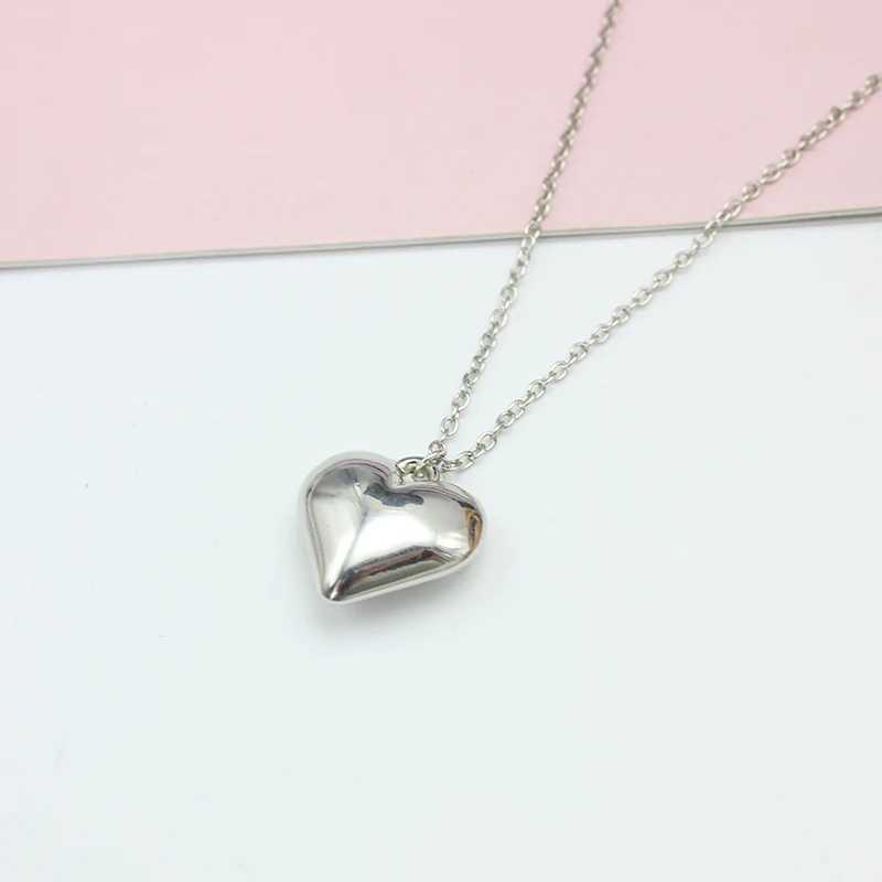 Exaggerated Metal Big Heart Pendant Choker Necklace for Women Elegant Minimalism Gold Color Chain Christmas Jewelry Girl GiftXJ250121
