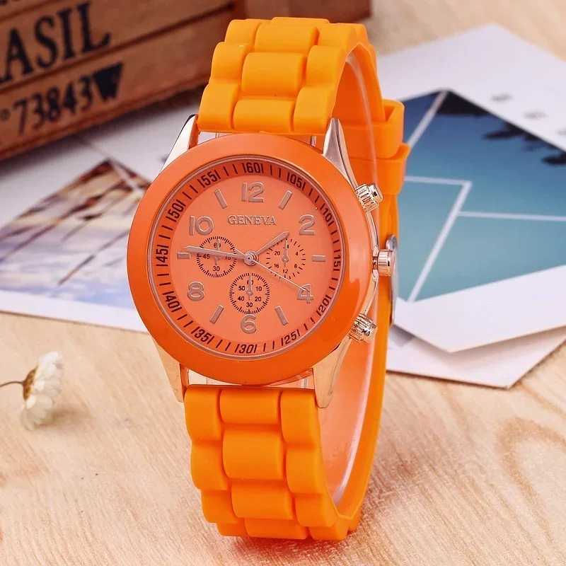 Famous Brand Geneva Ladies Fashion Watch M and Fem Student Silicone Quartz WristWatch Clock Womens Watches X250203