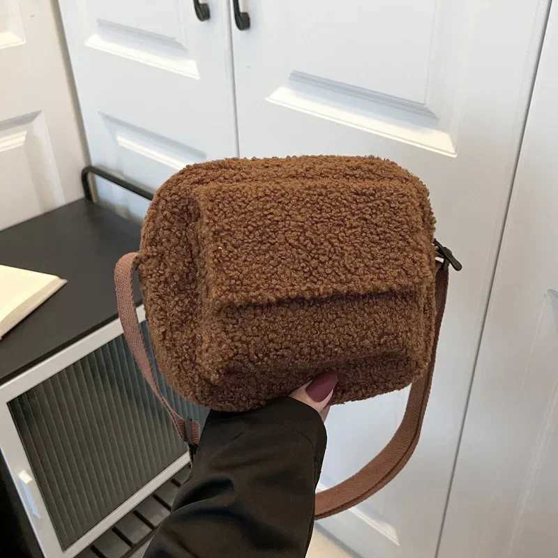 New Plush Fabric Womens Shoulder Crossbody Bag Small Fi Lambs Wool Fluffy Fur Winter Female Bag Designer HandbagsXJ250121