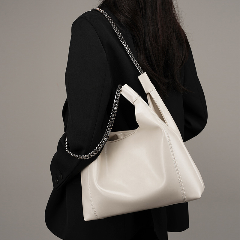 Bag Chain Tote Large Capacity 2025 New Fashionable Commuting Cowhide Women's Bag, Shoulder Bag