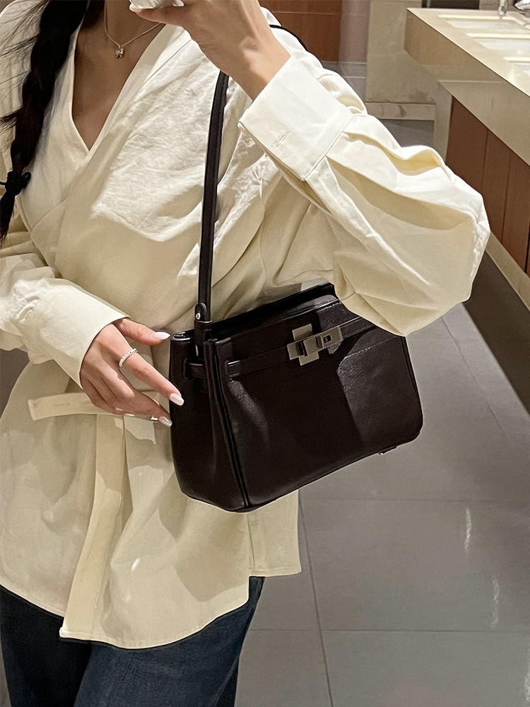 Bag Shallow Leather Armpit High-End And Niche Design, Versatile Commuting Single Shoulder Crossbody Bag, Medium Size