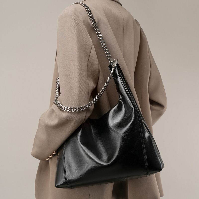Bag Chain Tote Large Capacity 2025 New Fashionable Commuting Cowhide Women's Bag, Shoulder Bag