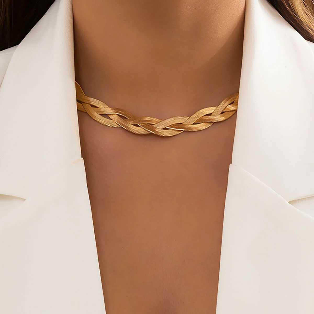 Boho Simple Twist Snake Chain Clavicle Necklace Womens Retro 2021 Fashion Metal Charm Color Necklaces Girl Jewelry Couple GiftXJ250121