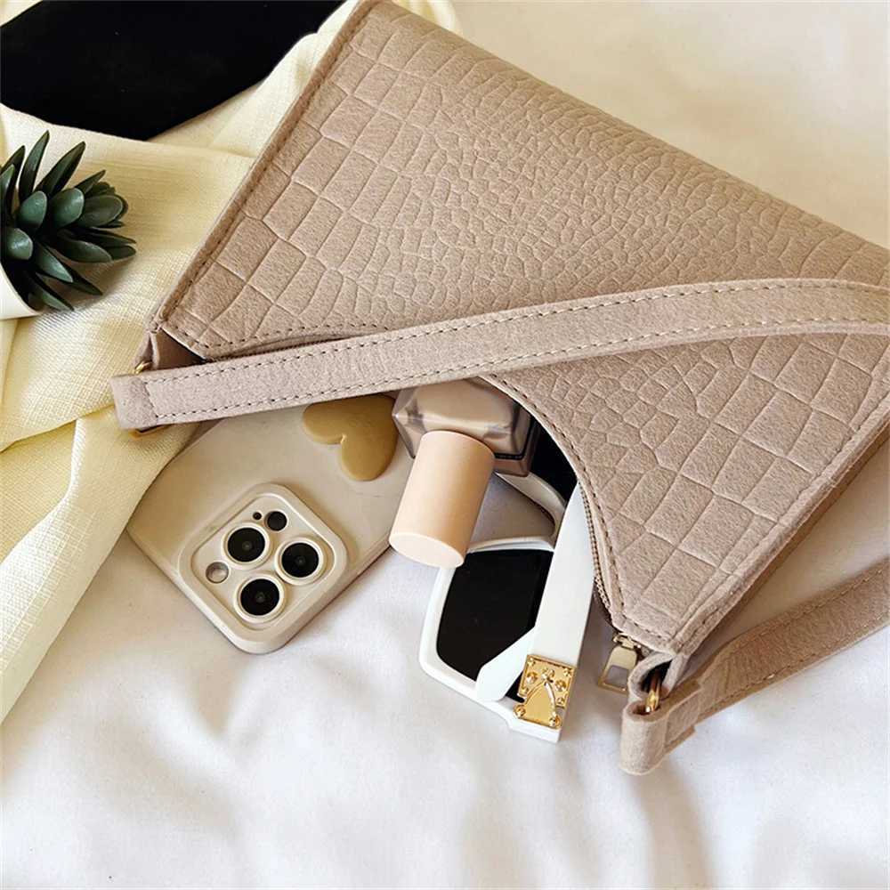Fi Womens Felt Fabric Underarm Bag Vintage odile Pattern Shoulder Bag Solid Color Handbags Casual Solid Color CluhXJ250121