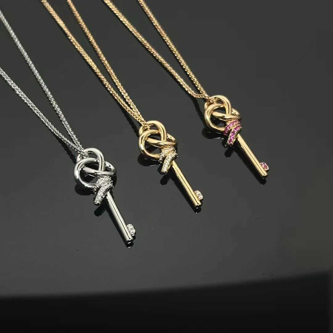 Female French Diamond Set Rose Gold Rope Knot Key Necklace 2024 New European and American Classic Retro Trend 925 Pure SilverXJ250114