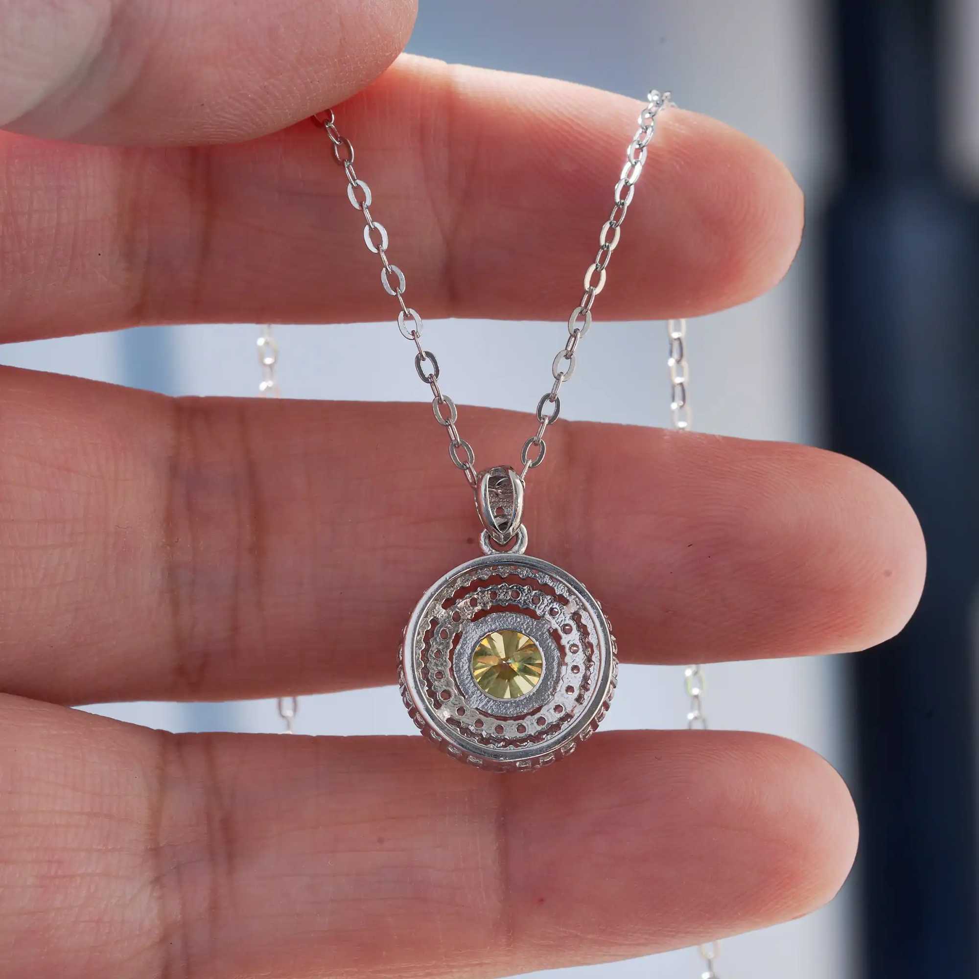 Moissanite lab Diamond Pendant Necklaces For Women 925 Sterling Silver Luxury Chain Trending d Bling Wedding JewelryXJ250114