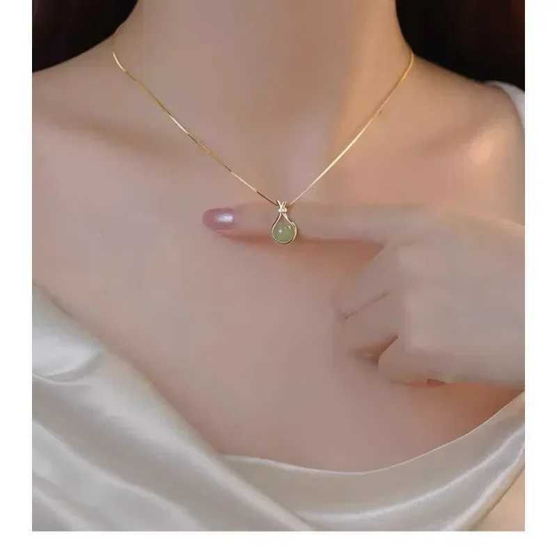 Vintage Pendant Necklaces Womens Luxury Light Green Clavicle Chain Female Trendy Wedding Necklaces Jewelry AccessoriesXJ250121