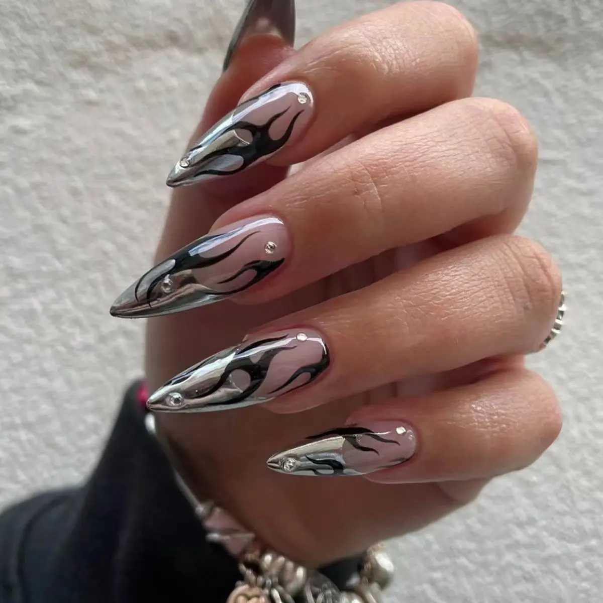 24Pcs False Nails Spicy Girl Silver Bow with Diamond Fake Nails with Glue Almond Press on Nails Black Cool Y2k Almond Nail SetW250120