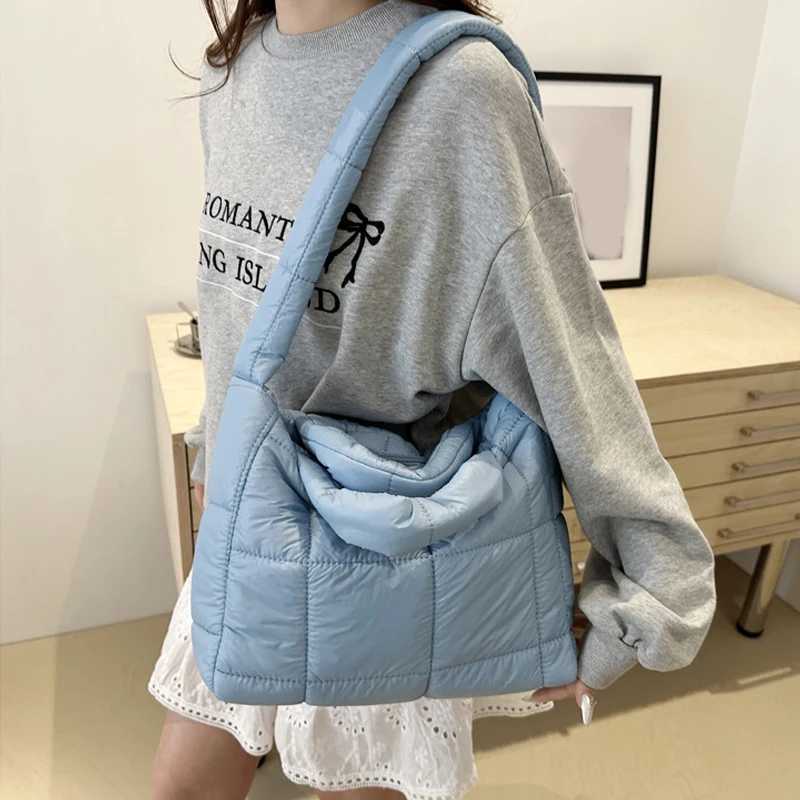 Women Quilted Plaid Handbag Large Capacity Quilted Top Handle Bag Solid Color Puffy Shoulder Bag Female Travel BagXJ250121